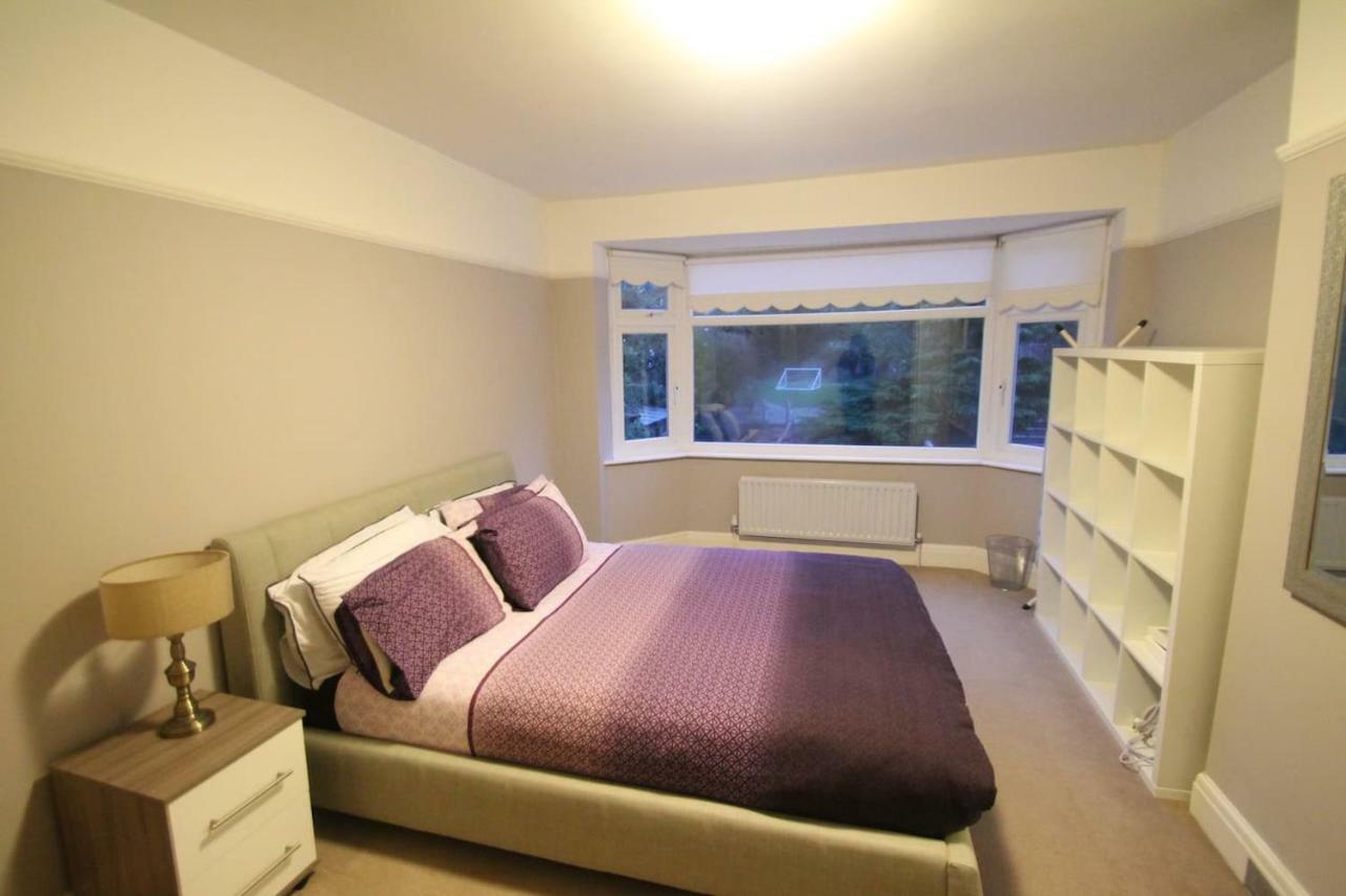 Oak Tree Villa Лондон Екстериор снимка